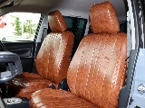 クラシックブラウンカラーのシートカバーを装着！ 商用車としてのイメージを一瞬で覆す内装となっております(*'ω'*)