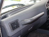 ダッシュボードは同色の革に張替済です。自然な仕上がり具合を是非ご来店して、お客様自身でお確かめください！