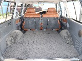 跳ね上げることでより大きい荷物や長物も収納可能！人も荷物も楽々運べちゃいます♪