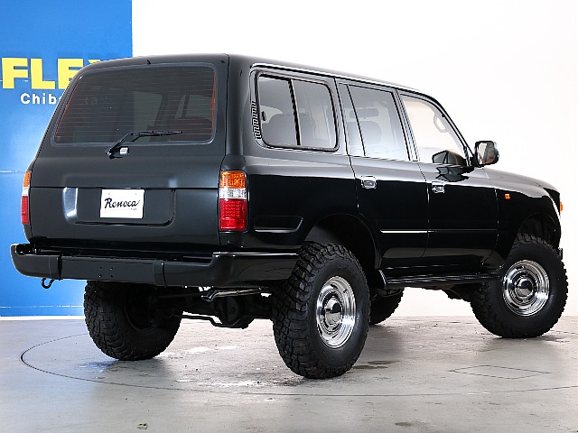 背面タイヤレスでスッキリとしたバックビュー！