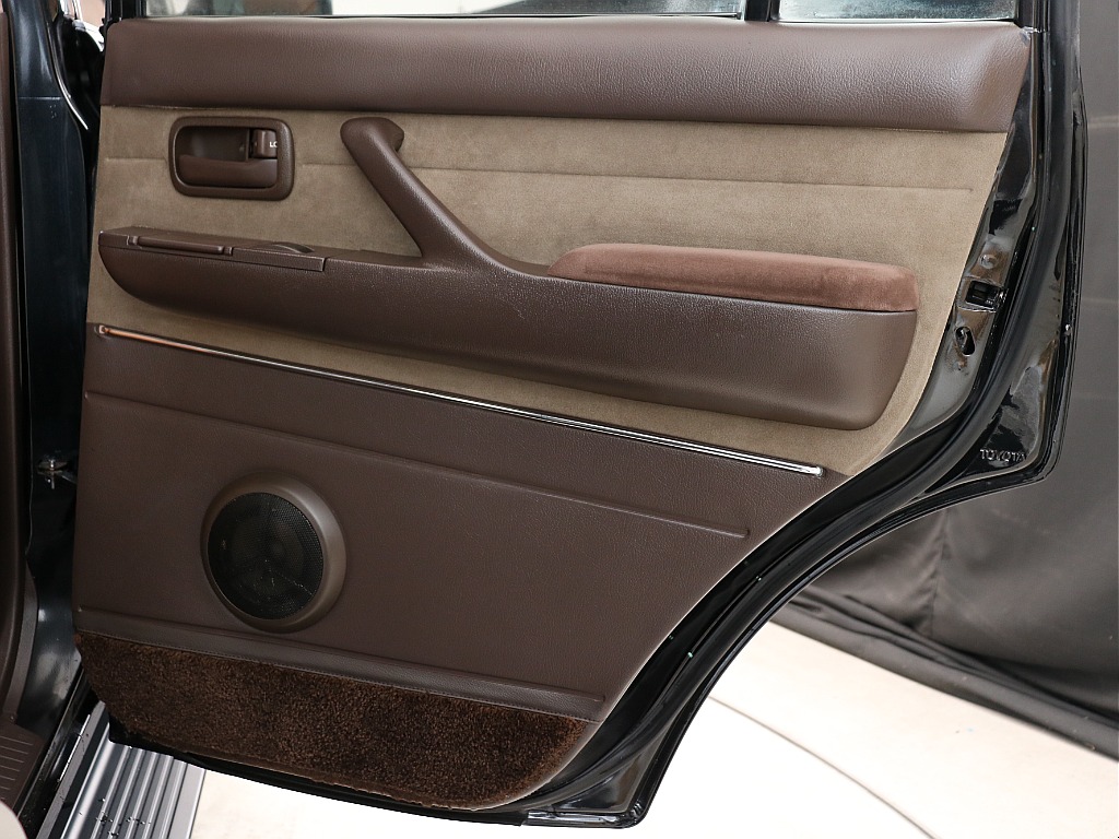 後部座席ドアトリム！