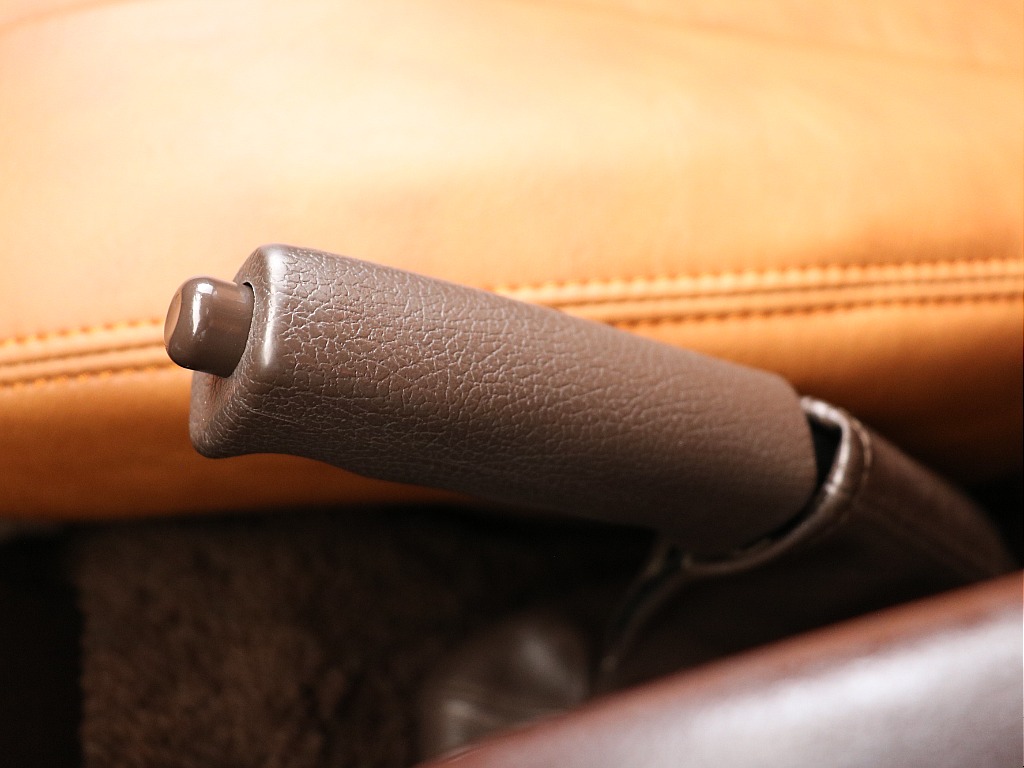 サイドブレーキレバー！