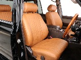 運転席にはクラシックキャメルシートカバー装着済み！