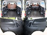 内張りは大きな汚れや傷などは見受けられません♪フローリング風カーゴマットも装着しておりますので、お掃除なども手入れもしやすくなっております♪