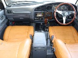 キャメルカラーのシートが車内を明るく上品に演出しております♪