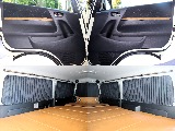 内張りに大きな汚れや傷などは見受けられません！カーテンも装備しているので車中泊していても安心です！