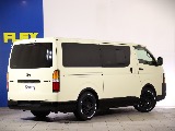 車体カラーとクラシックテールランプが非常にマッチしております♪