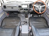 時代を感じさせる運転席周り！こういったデザインがお好きな方も多いのではないでしょうか！