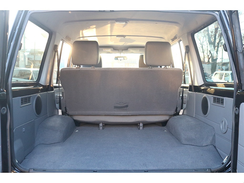 荷室はアウトドア等で使用された痕跡等見受けられず、綺麗な状態です！