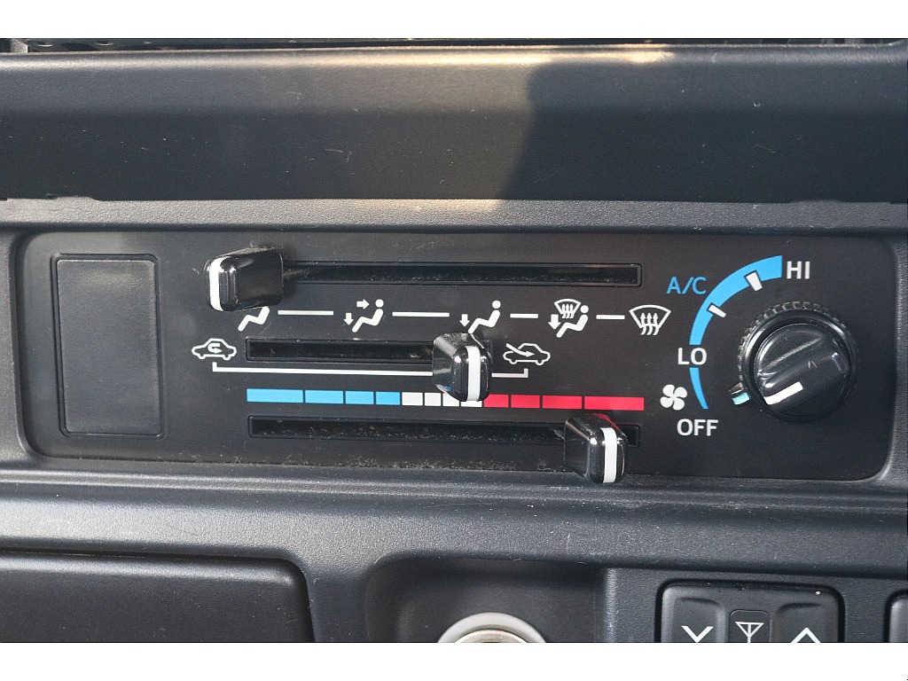 操作性に優れたアナログエアコンスイッチ！