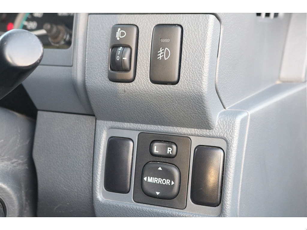 フォグスイッチやミラースイッチがまとまっています！