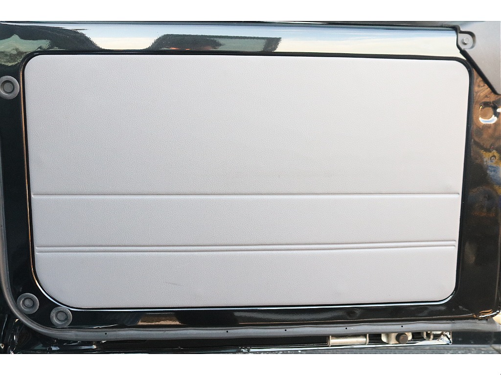 ラゲッジ内張もひっかき傷など無く綺麗な状態です！