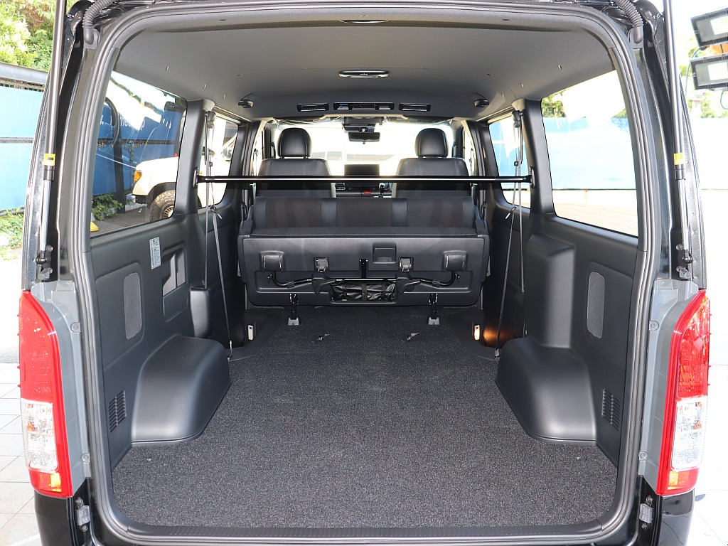内装カスタム少なめなお車です。つまり、これからお客様色になれる、カスタムを楽しめるお車となっております☆