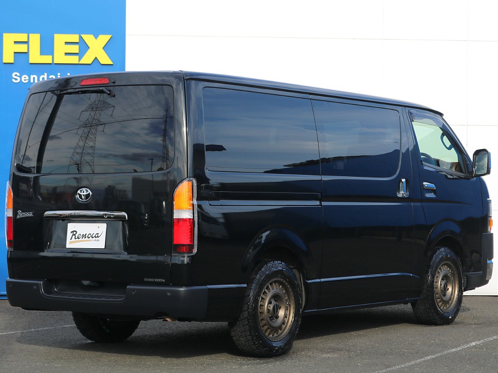 ランドクルーザーやハイエースなどを常時40台以上展示！お客様のニーズにあった最適なお車をご提案させていただきます。ご来店の際はお気軽にお問合わせください！