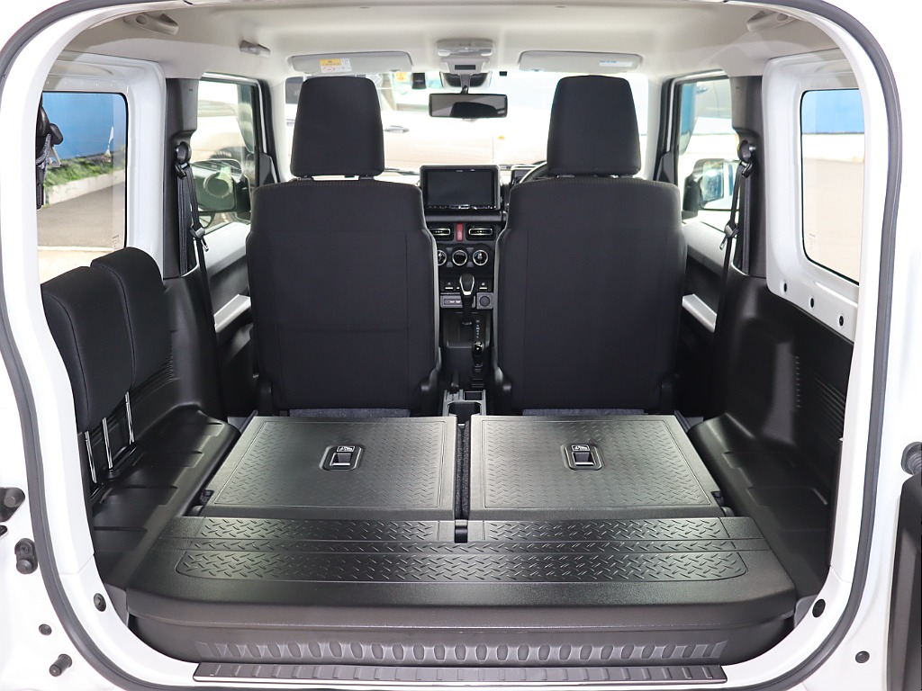 荷室も使用感が少なくとてもきれいな状態です。