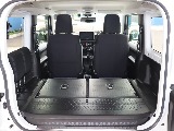 荷室も使用感が少なくとてもきれいな状態です。
