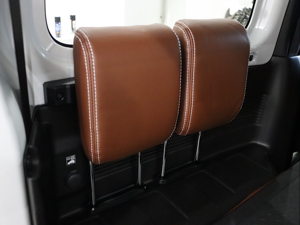 セカンドシートヘッドレスト！