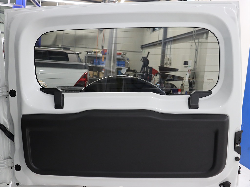 リアゲート内張り！