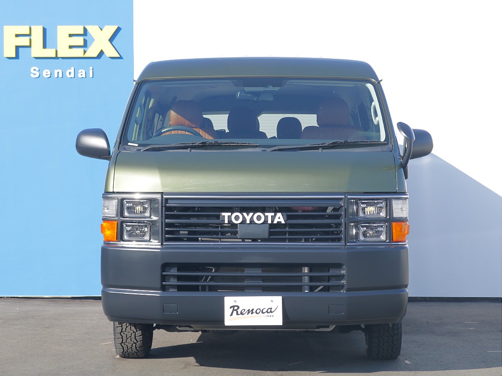 3ナンバーの10人乗りでお洒落な角目4灯フェイス！！オリーブマイカメタリックカラー一色塗装?