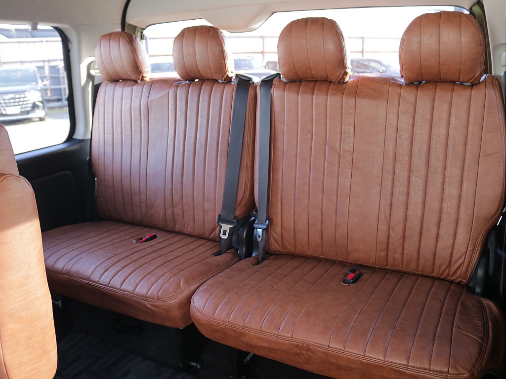 4列目まで広々空間でアクセスもしやすくなっております！！