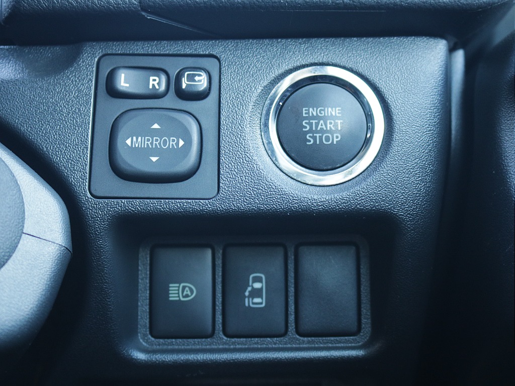 プッシュスタートなど運転する際役立つ装備が充実しております♪