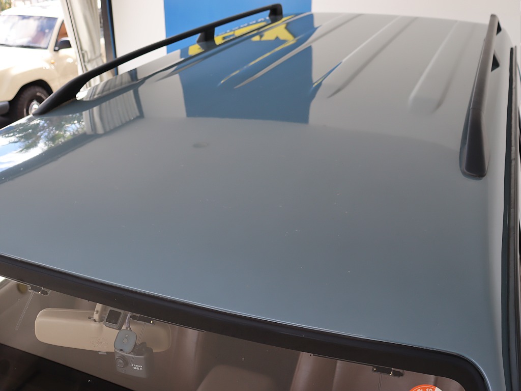 アンヴィルグレーにオールペンしていますので、ルーフも非常に綺麗な状態です！