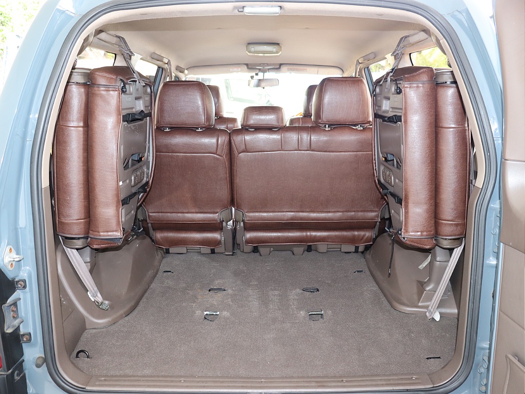 3列目シートを上げればご覧の通り、大きな荷室が現れます！