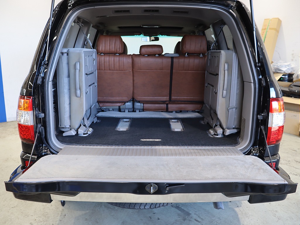 サードシート跳ね上げで、大容量のスペース確保もOK