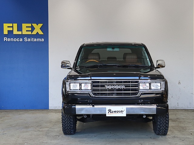 角目4灯が古き良き時代の車を演出