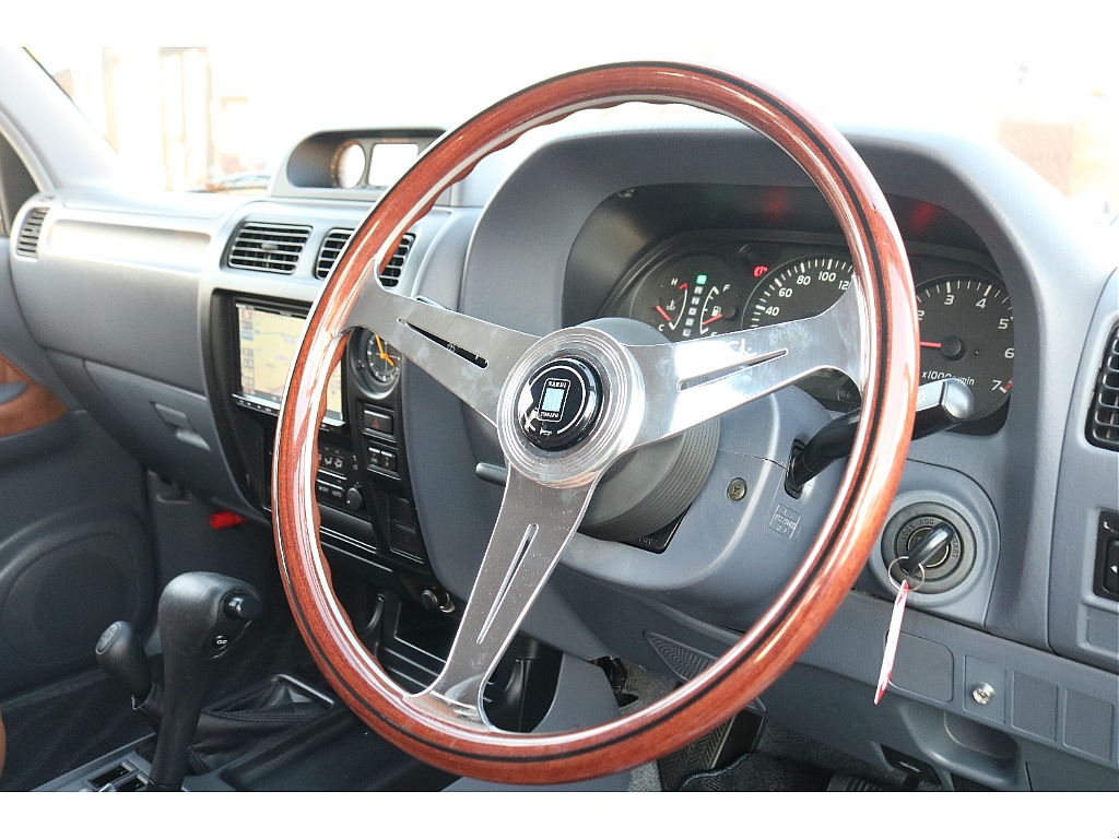 新品：NARDIウッドステアリングインストール！
