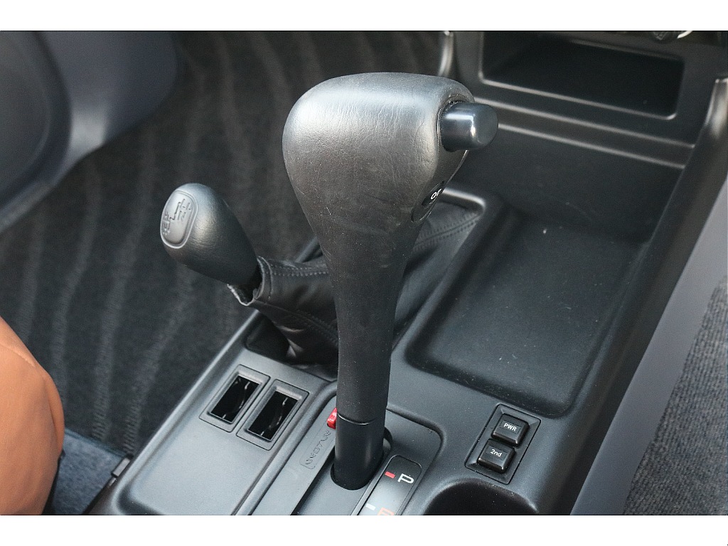 シフトレバーも擦れ等少ない状態です！