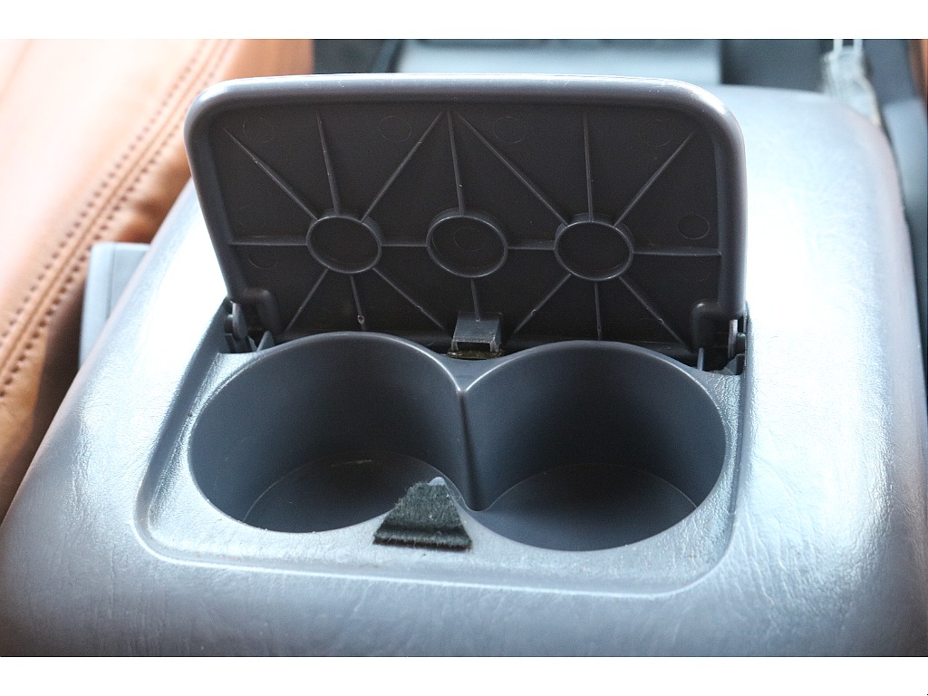 2列目ドリンクホルダー！