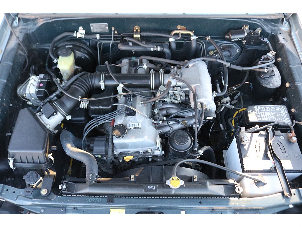 エンジンは２７００ｃｃガソリンエンジン！タイミングチェーン式ですので、長期的に見てもコスパの良いエンジンです！