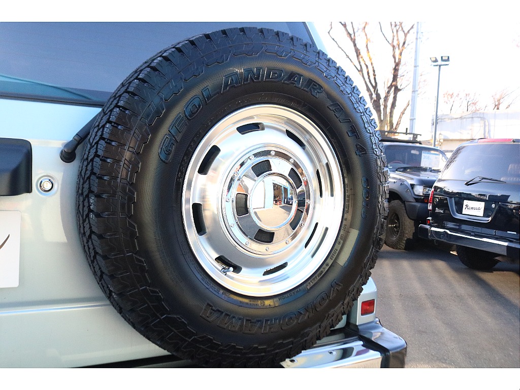 スペアタイヤもセットでカッコ良いですね！