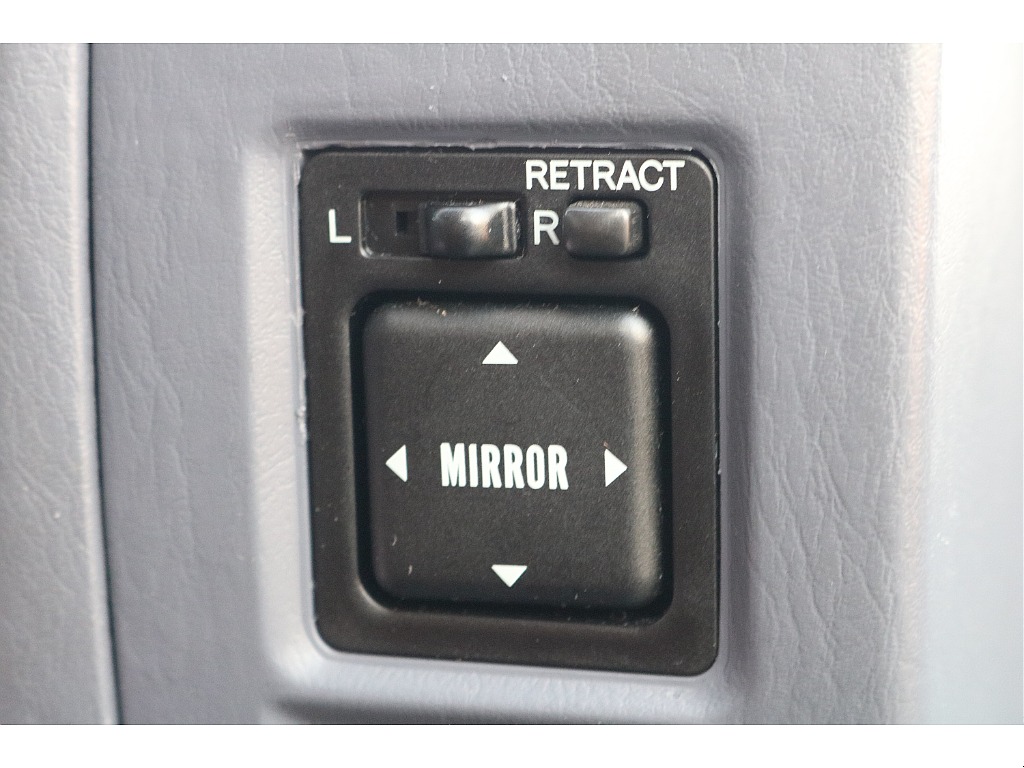 ミラー格納スイッチ！
