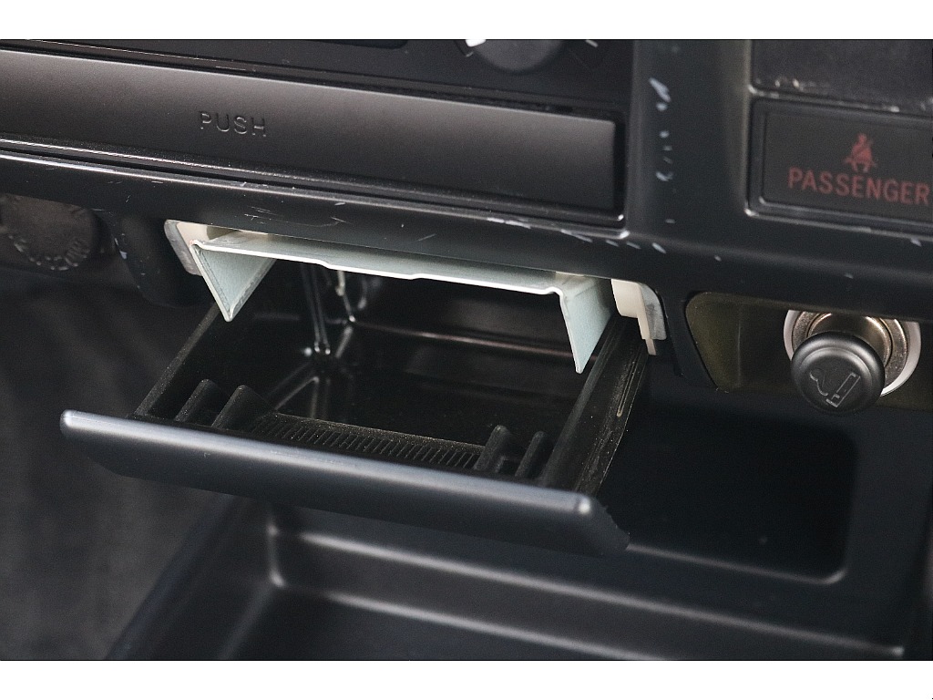 時代を感じる灰皿装備です！