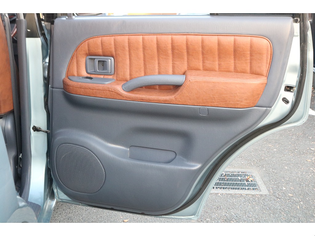 運転席二列目！