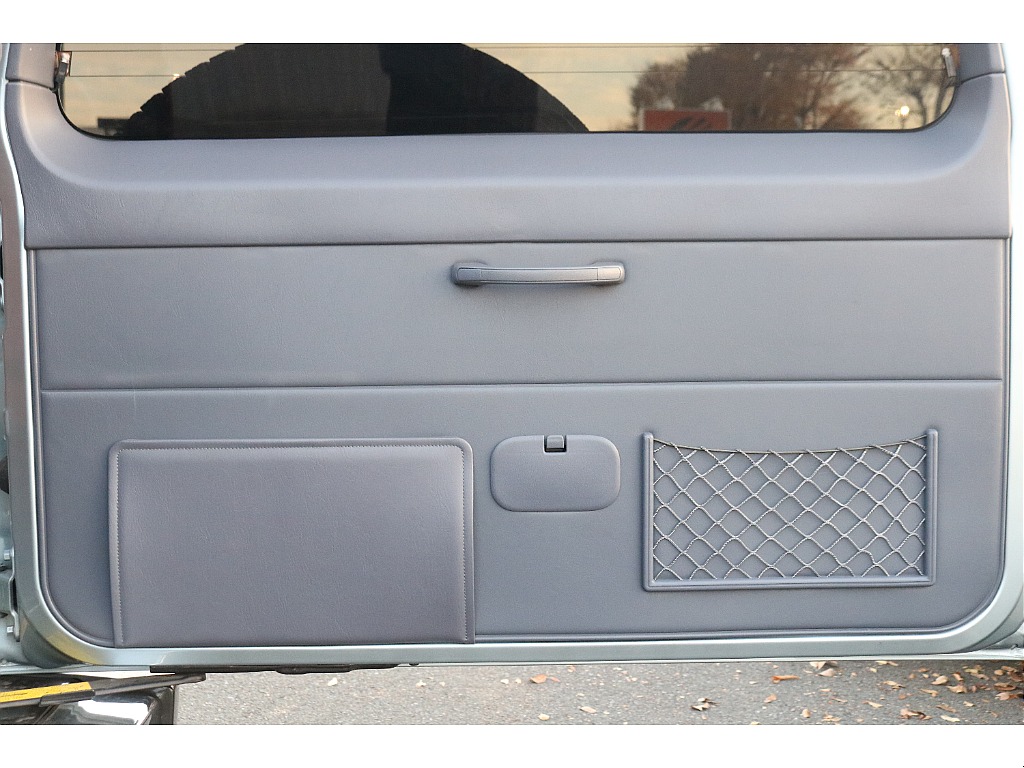 バックゲート内張も綺麗な状態です。