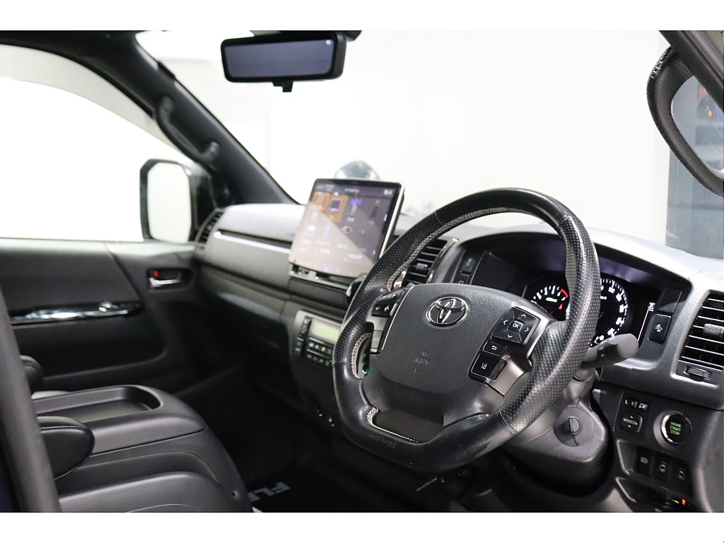 グリップ付きステアリングハンドルが装着済みです♪