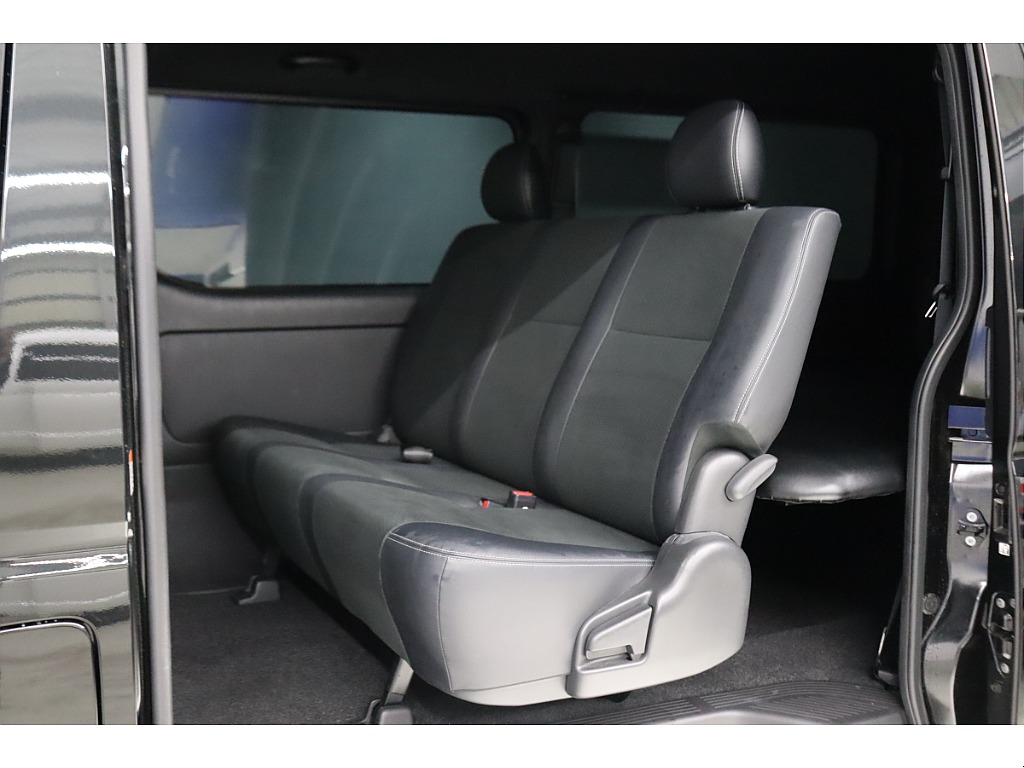 フロア施工やエンジンフードカバーなど追加のカスタムもご相談下さい！