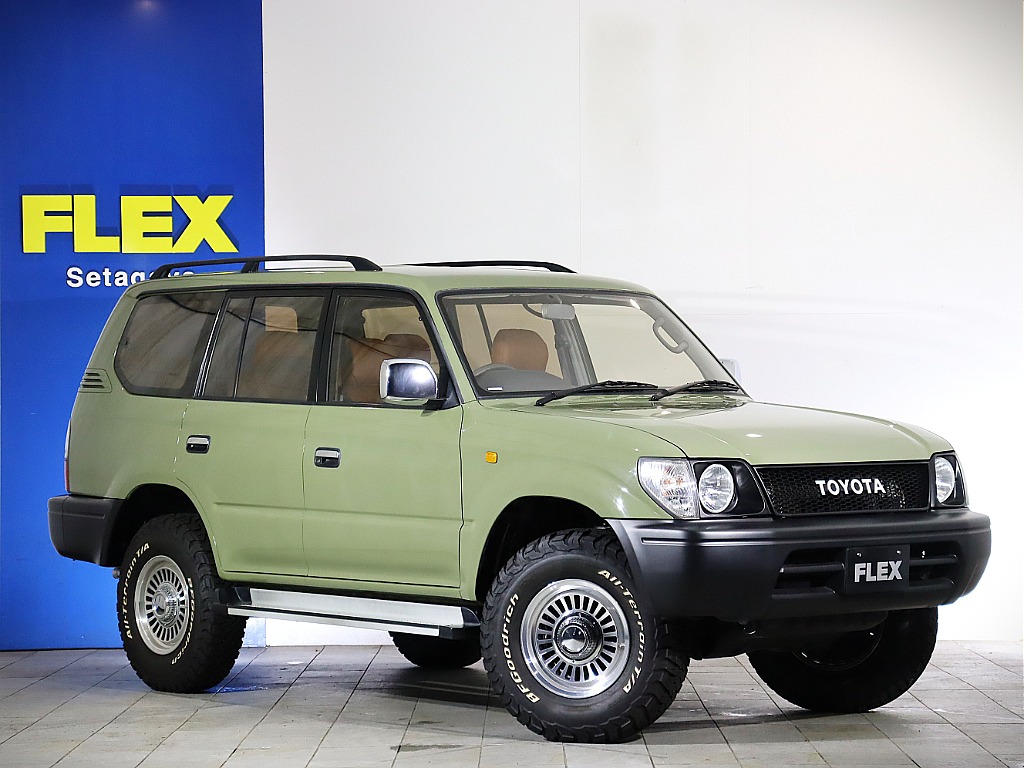 FLEXに掛かればこの通り♪丸目のヘッドライトにフェイスチェンジ！更に、シダーグリーン、マットブラックにメッキパーツと目を惹くカスタム盛り沢山！