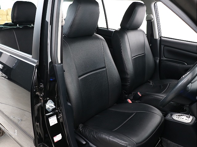 上下調整式ヘッドレスト装備！長時間の運転でも疲れにくいフロントシート！