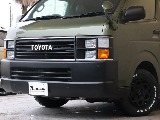 角目4灯のハロゲンヘッドライトと、横文字TOYOTAエンブレムでクラシカルな雰囲気が抜群に出ていおります!