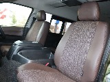 ブラウンのシートカバーでヴィンテージな雰囲気を演出しております♪