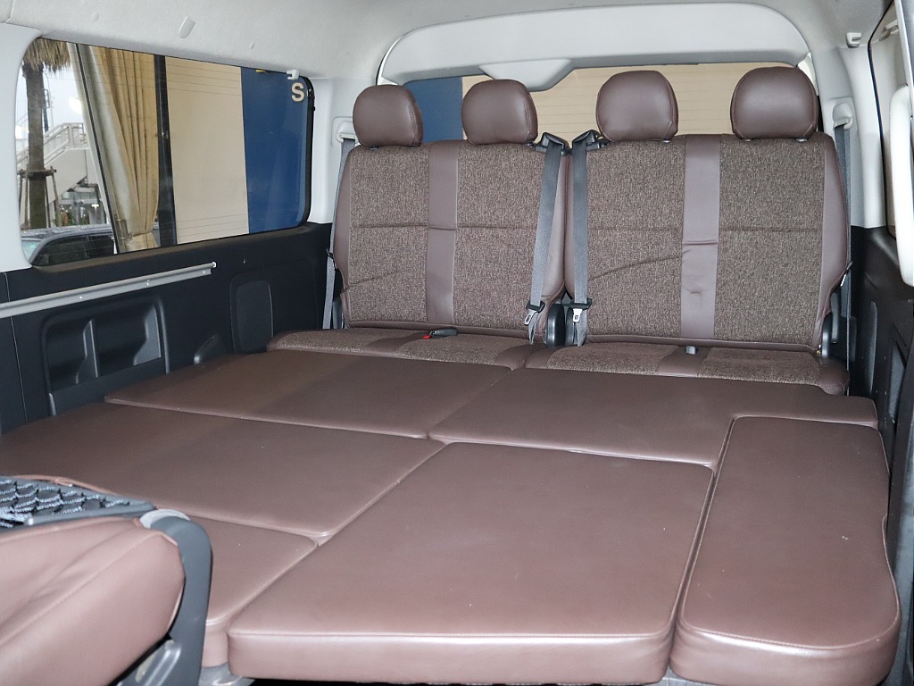 ベッドキットを装備しておりますので、車中泊をされてる方もこれから始める方にもオススメです！
