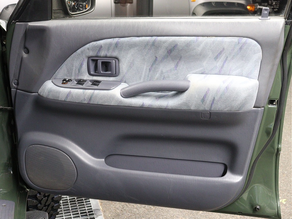 内張は剥がれなど見受けられません！