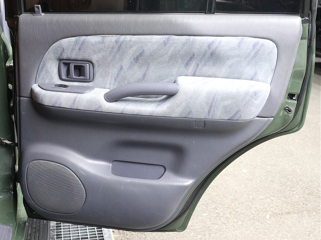 内張は剥がれなど見受けられません！