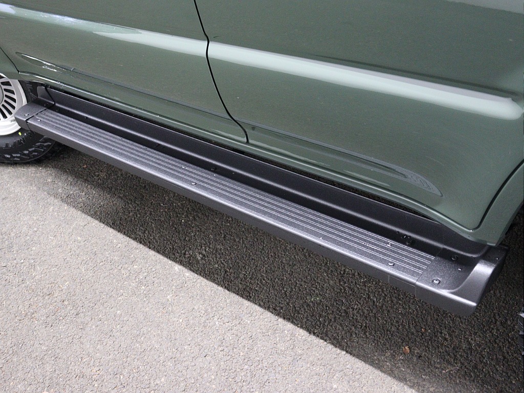 サイドステップ！ 新規ラプターライナー塗装済み！