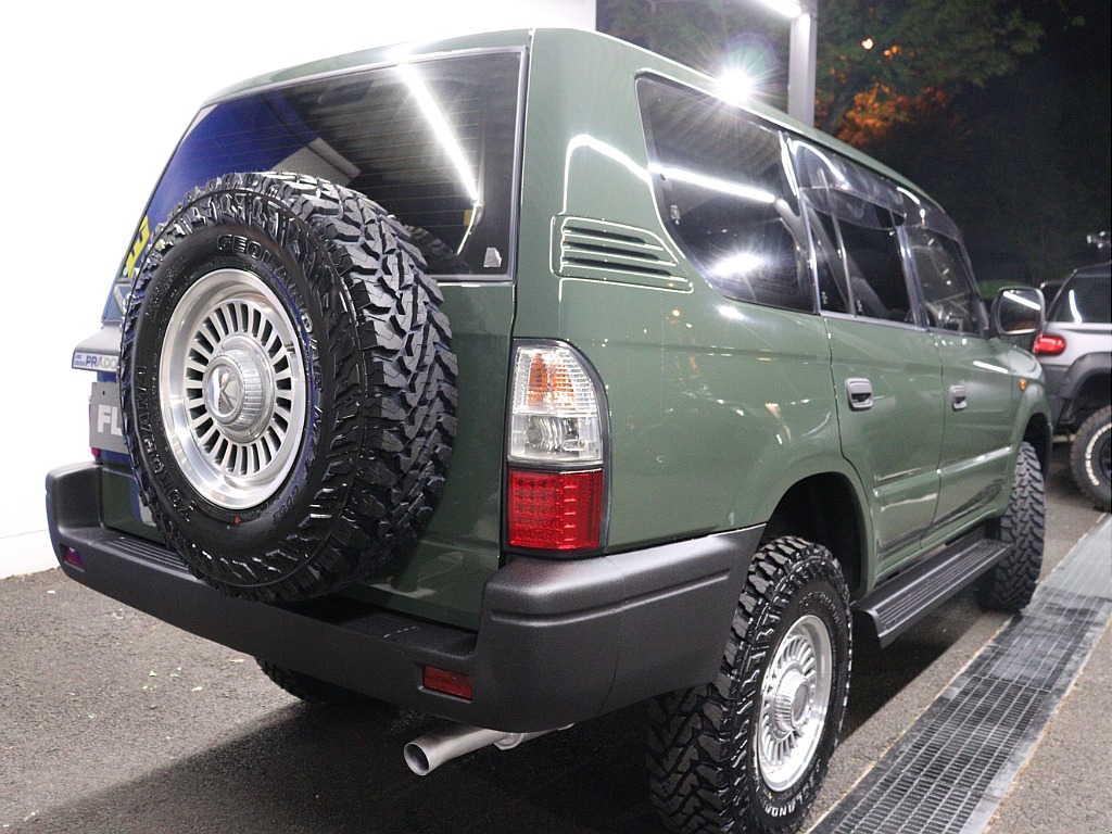 リアビュー！ 背面タイヤの存在感が凄まじいです♪