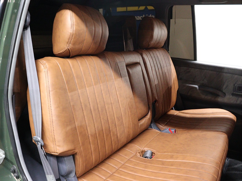 セカンドシートは成人男性2名が乗車してもゆとりのあるスペース！